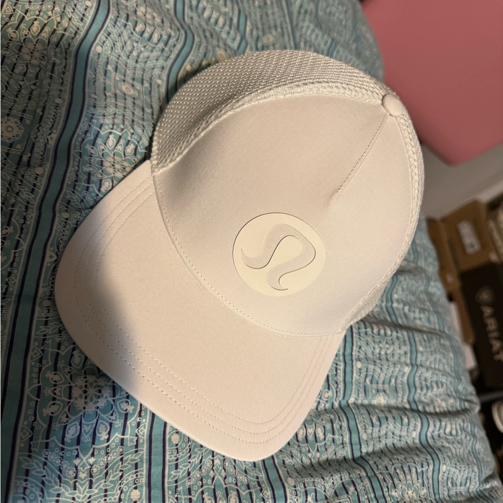 Lululemon trucker hat